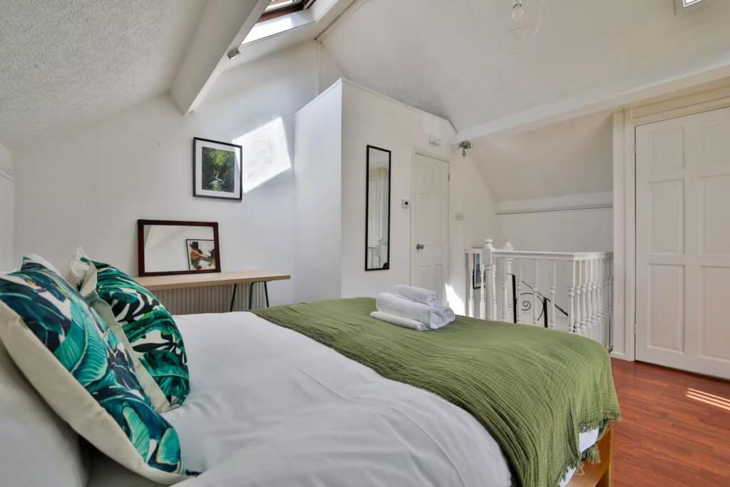 House in Cardiff, Canton - View 4