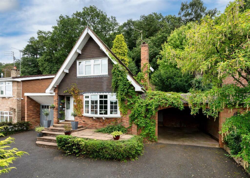 3-bed detached on Orton Lane, Wombourne, WV5, £415,000
