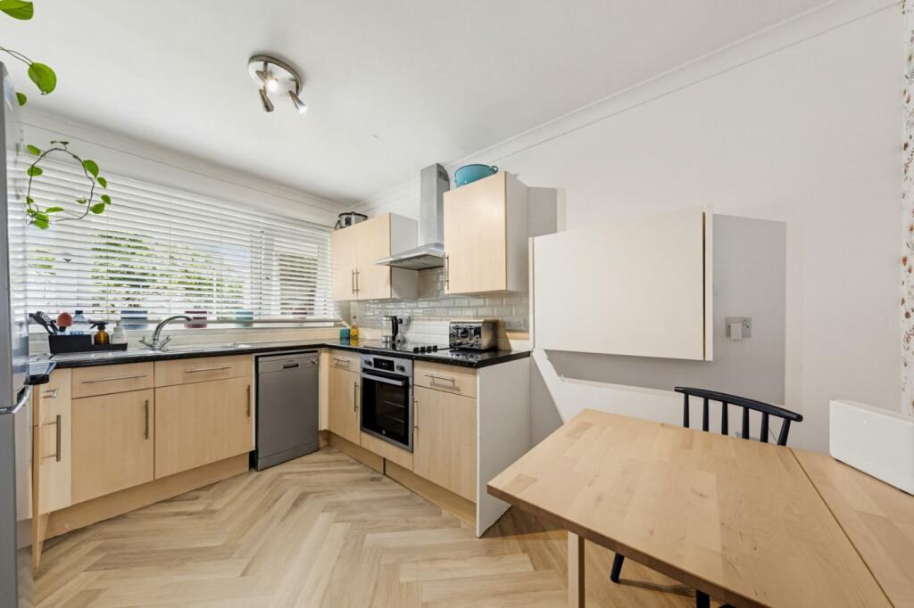 Apartment in London, London Borough of Bromley - View 2