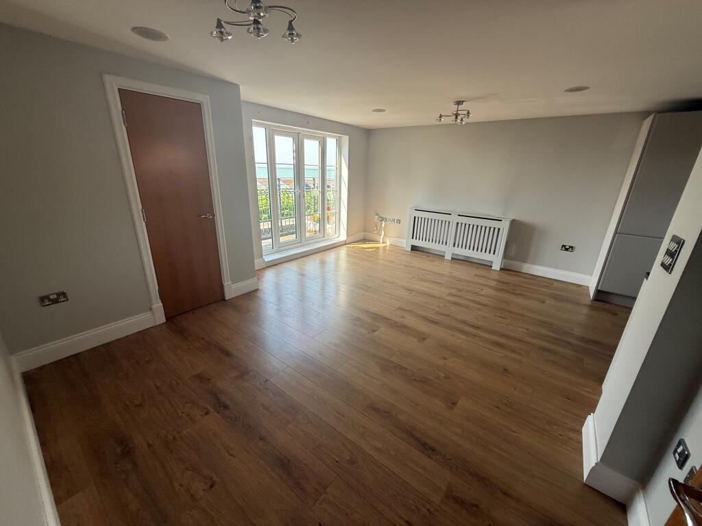 Apartment in Southend-on-Sea, Essex - View 4
