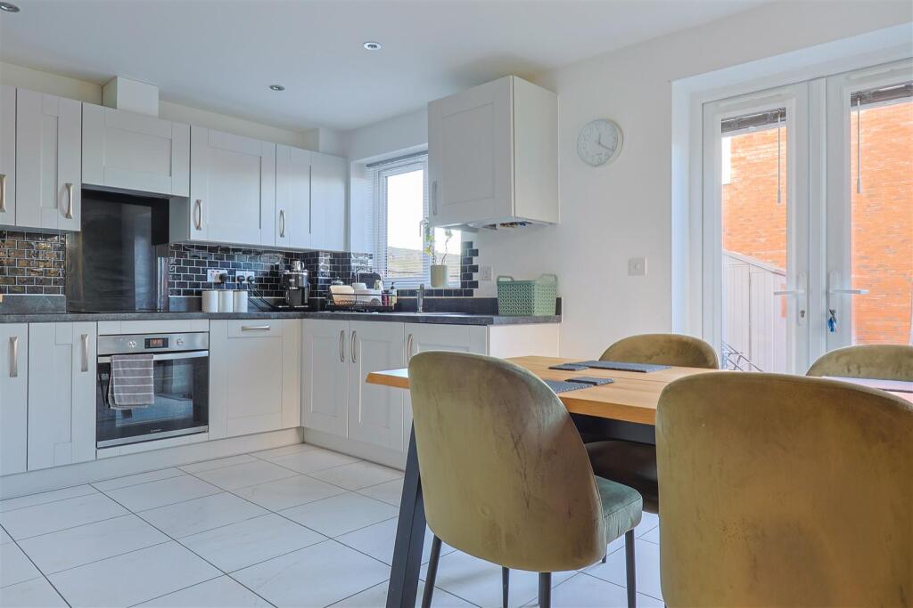 Mercian Way, Cheadle photo 4