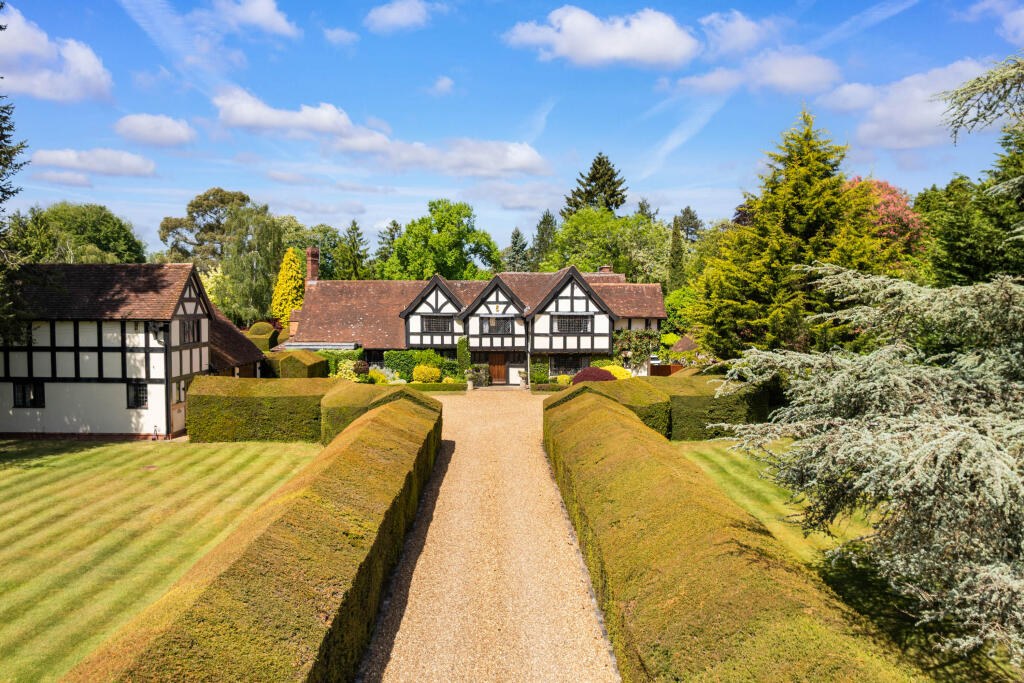 Main image of property: Tiddington Road, Stratford-Upon-Avon, CV37