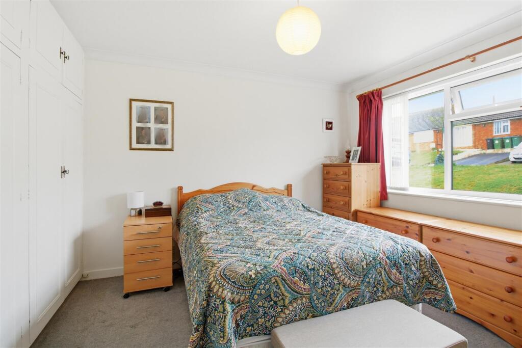 Valley Drive, Seaford - More