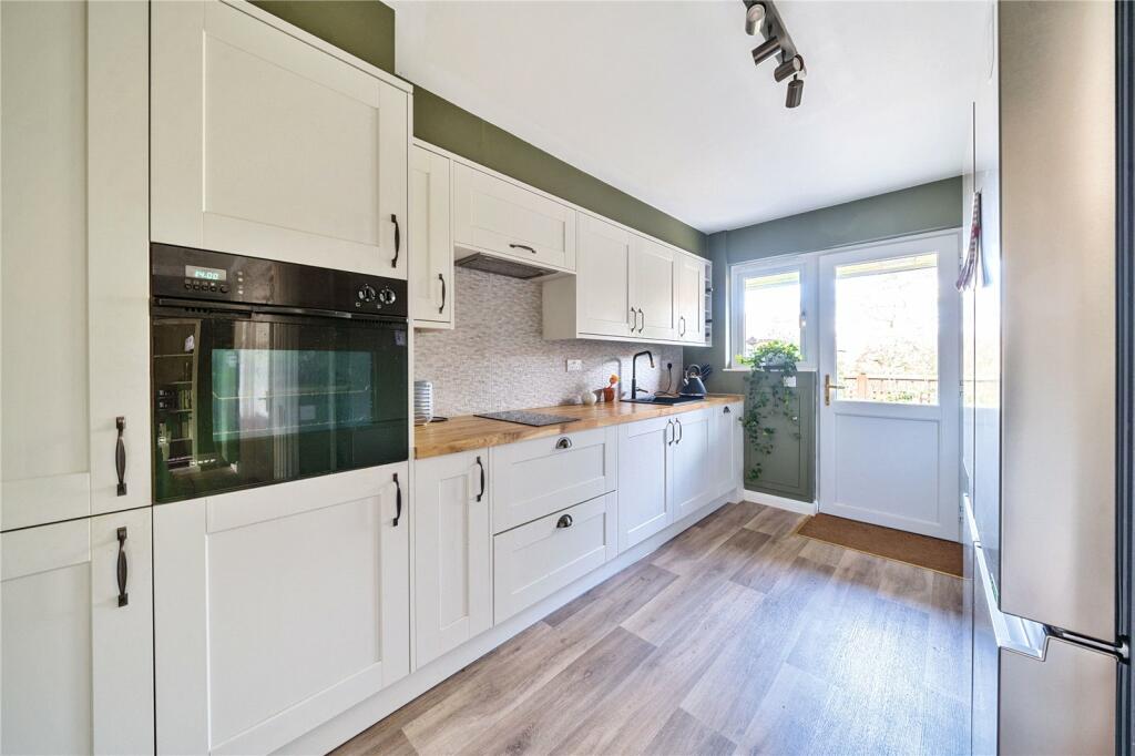 House in Surrey Heath, Mytchett - View 5