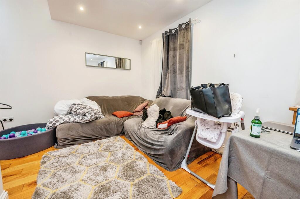 Apartment in Birmingham, Ladywood - View 5