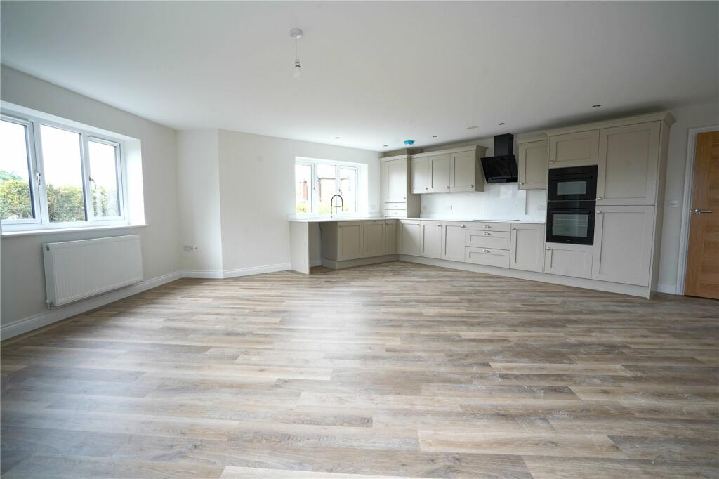 Apartment in Rotherham, Wickersley - View 5