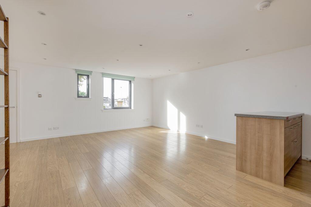 Apartment in Edinburgh, Corstorphine - View 4