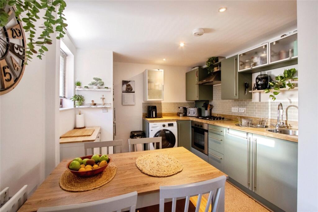 Apartment in Wakefield - View 3