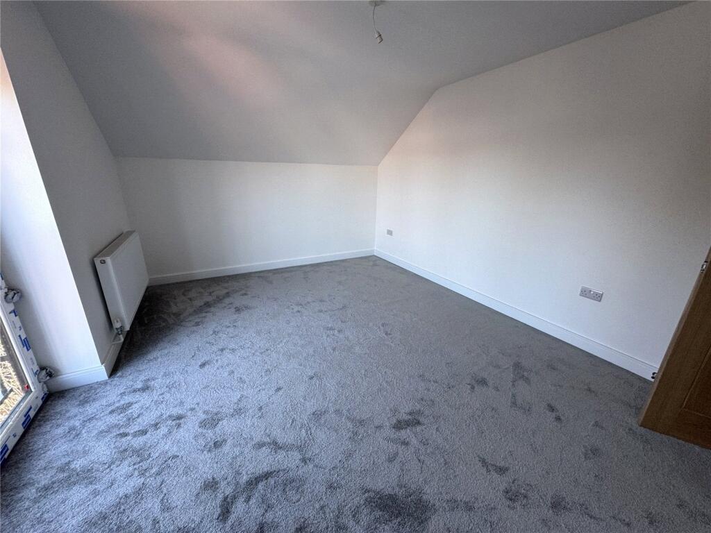 Apartment in Nottingham, Crabtree Farm Estate, Cinderhill - View 6