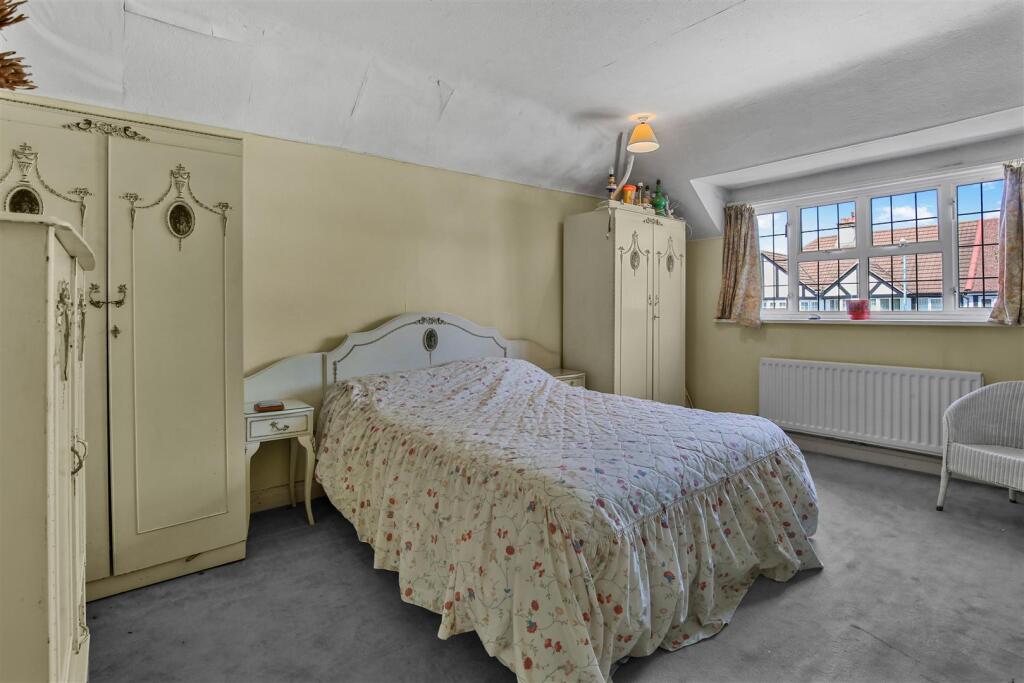 House in Sutton - View 5