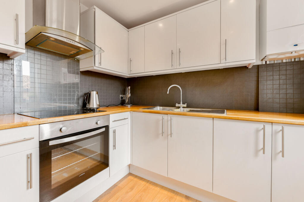 Apartment in London, Hanwell - View 5