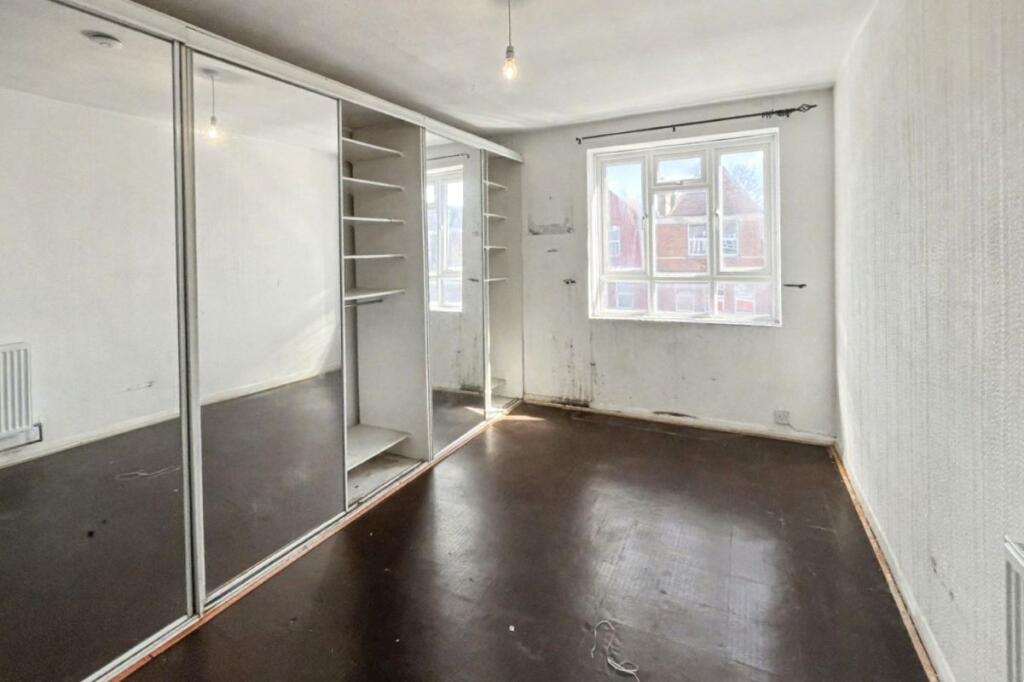 Apartment in Croydon - View 5