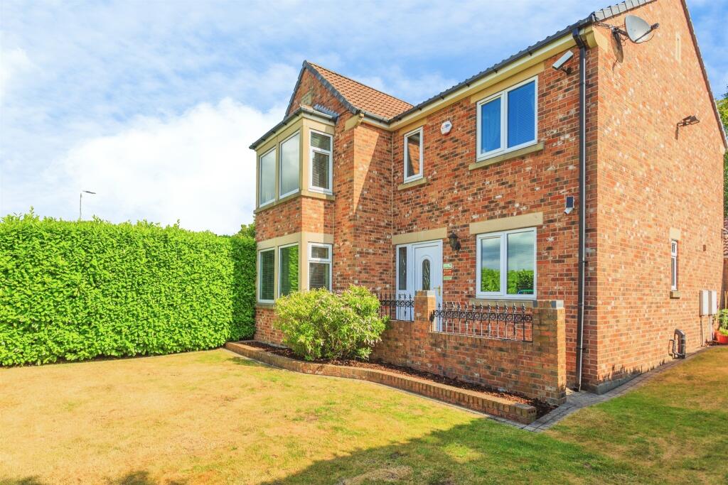 House in Wakefield, Crofton - More