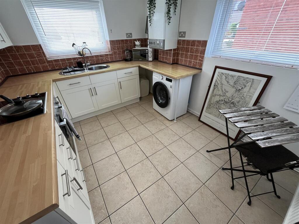 3 Woodland Park, Colwyn Bay photo 3