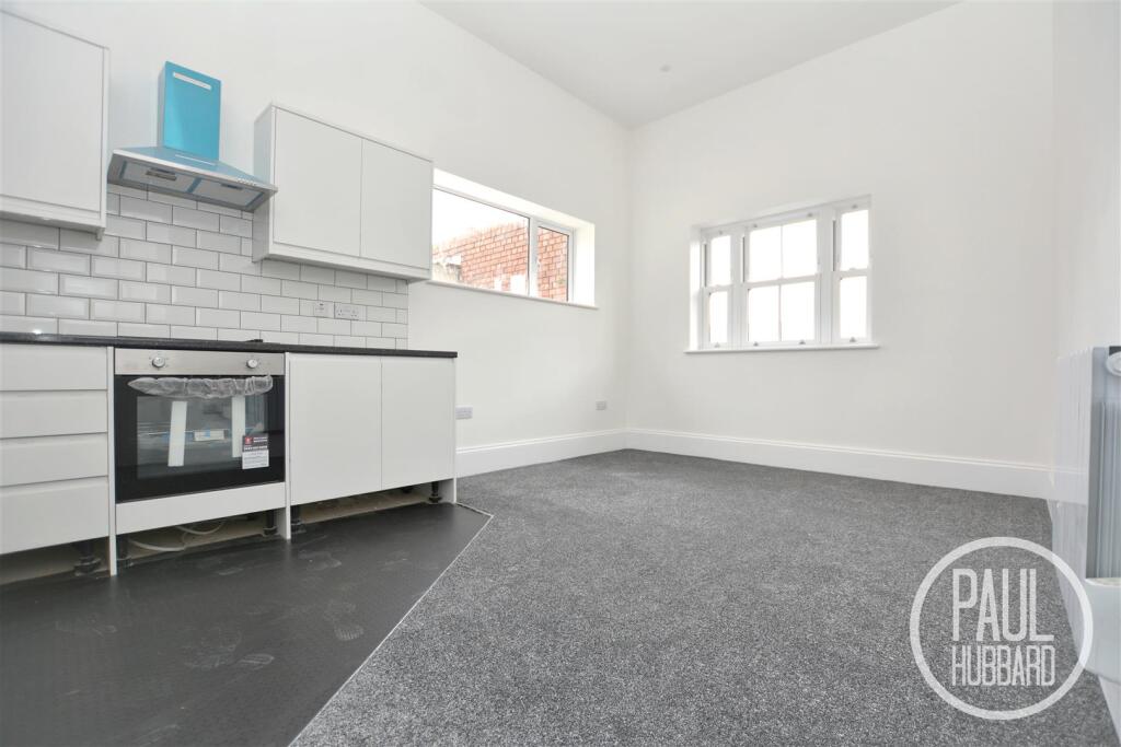 Apartment in East Suffolk, Lowestoft - View 4