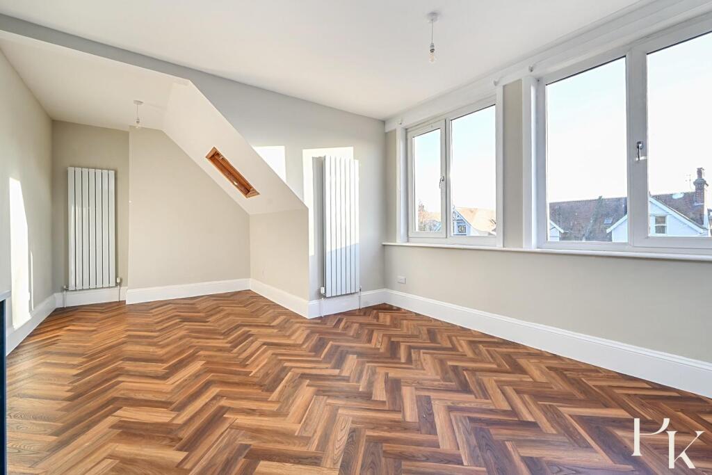 2-bed flat on Pembroke Crescent, Hove, £375,000