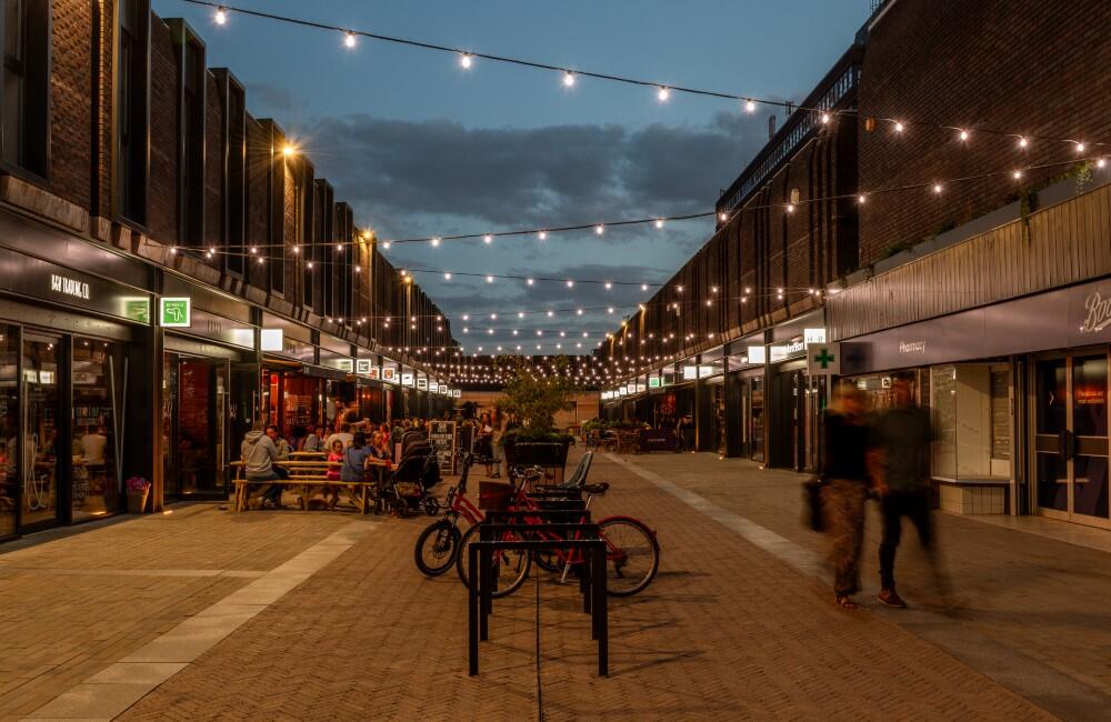Stanley Square, Sale