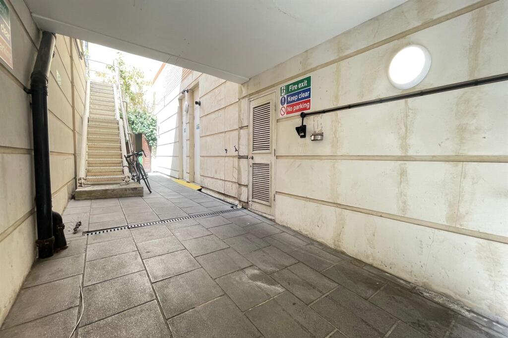 Apartment in London, City of London - View 3