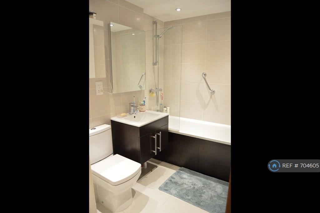 Apartment in St Albans, Townsend - More