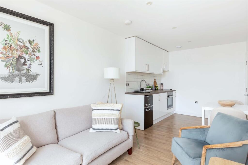 Apartment in Brighton - View 5