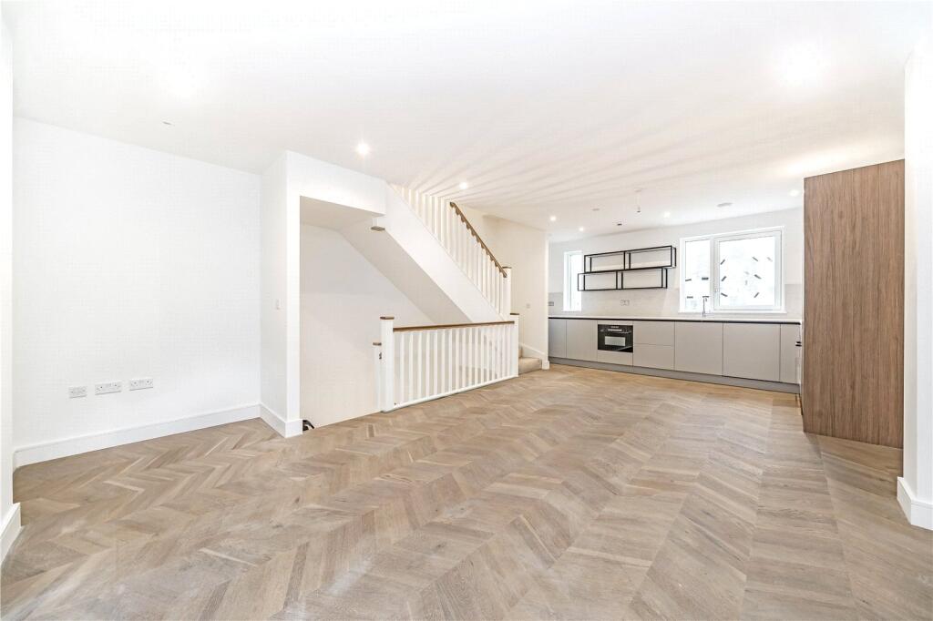 House in London, Royal Borough of Greenwich - View 2