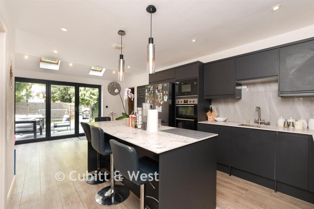 House in Croydon - View 4