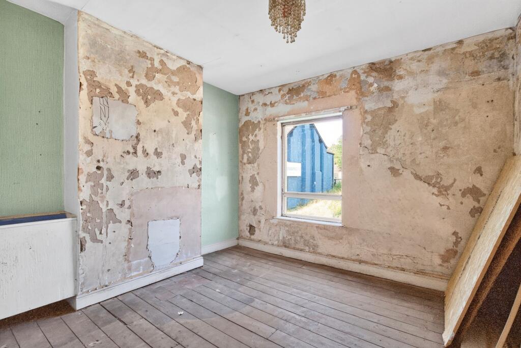 House in Stoke-on-Trent - More