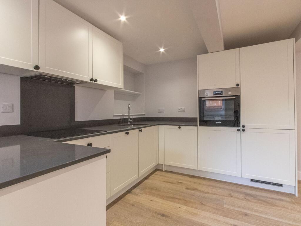 Apartment in Hart, Hartley Wintney - View 5