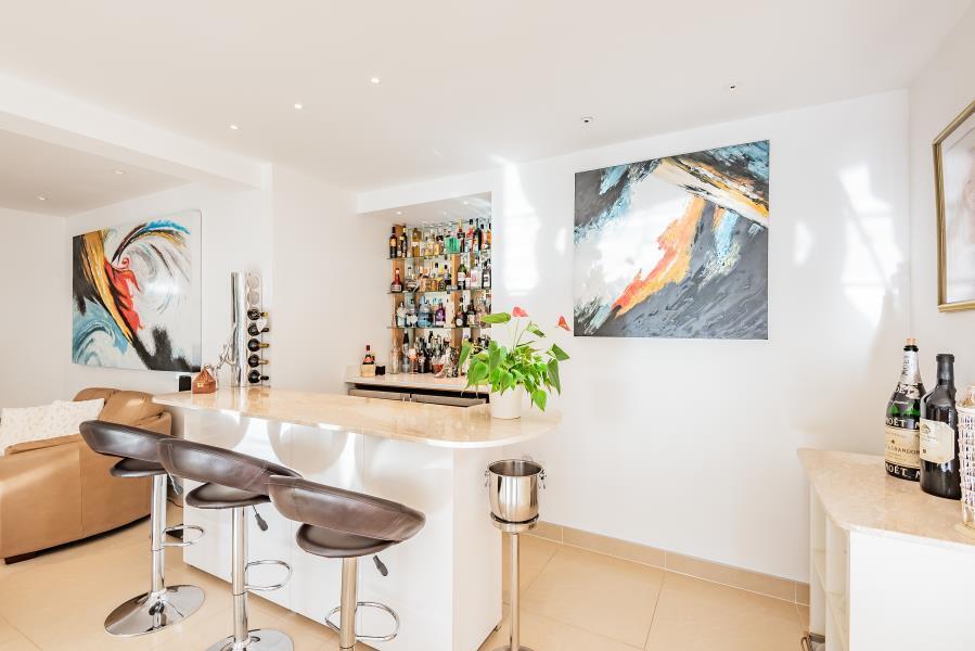 House in Virginia Water, Knowle Hill - View 5