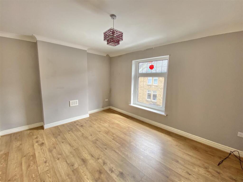 House in Mansfield, Nottinghamshire - View 5
