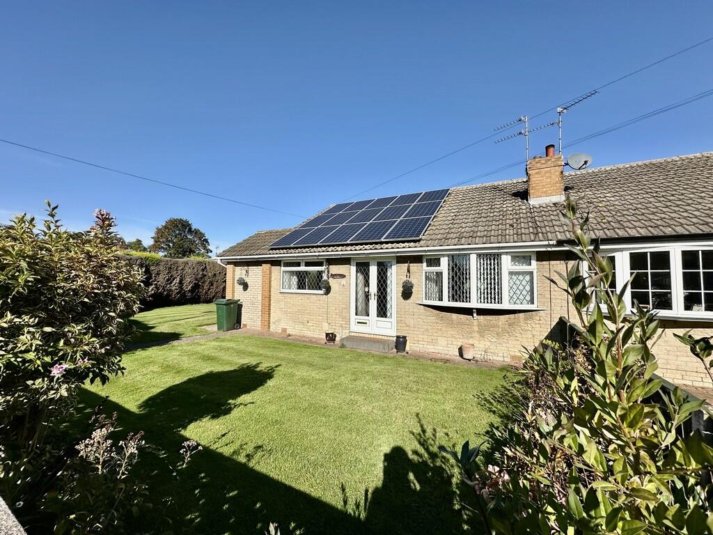 3-bed bungalow on Eden Drive, Askern, Doncaster, £200,000