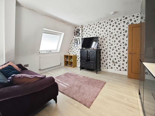 Apartment in Luton - View 5