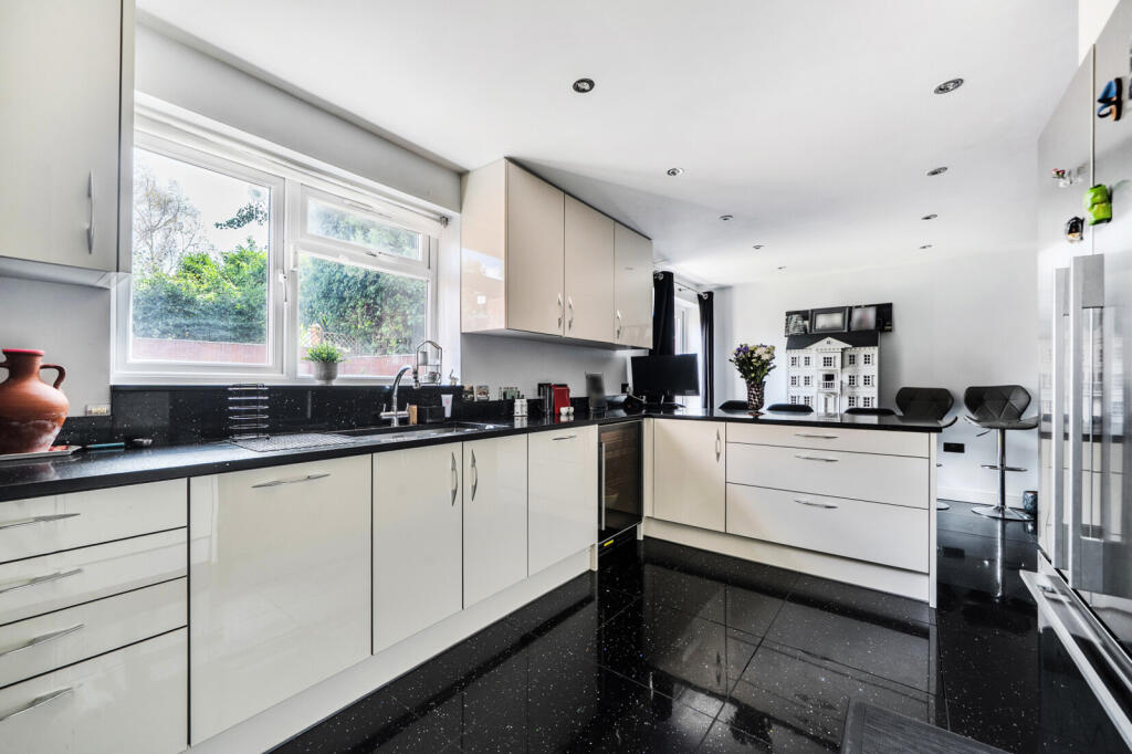 House in Slough - View 3