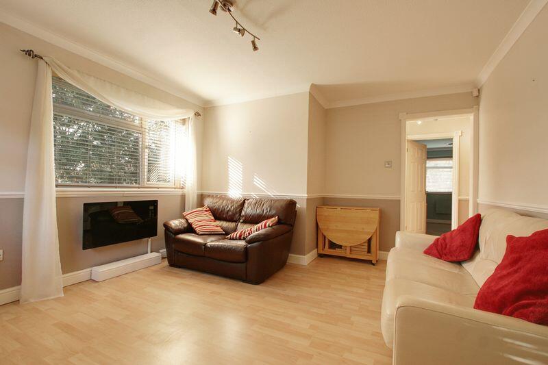 Apartment in Slough, Farnham Royal - View 3