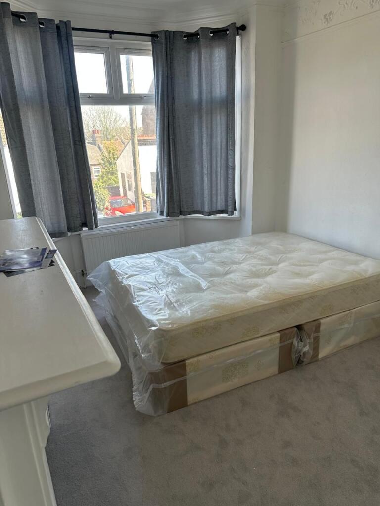 Main image of property: Big Double Room- Russell Rise, Luton