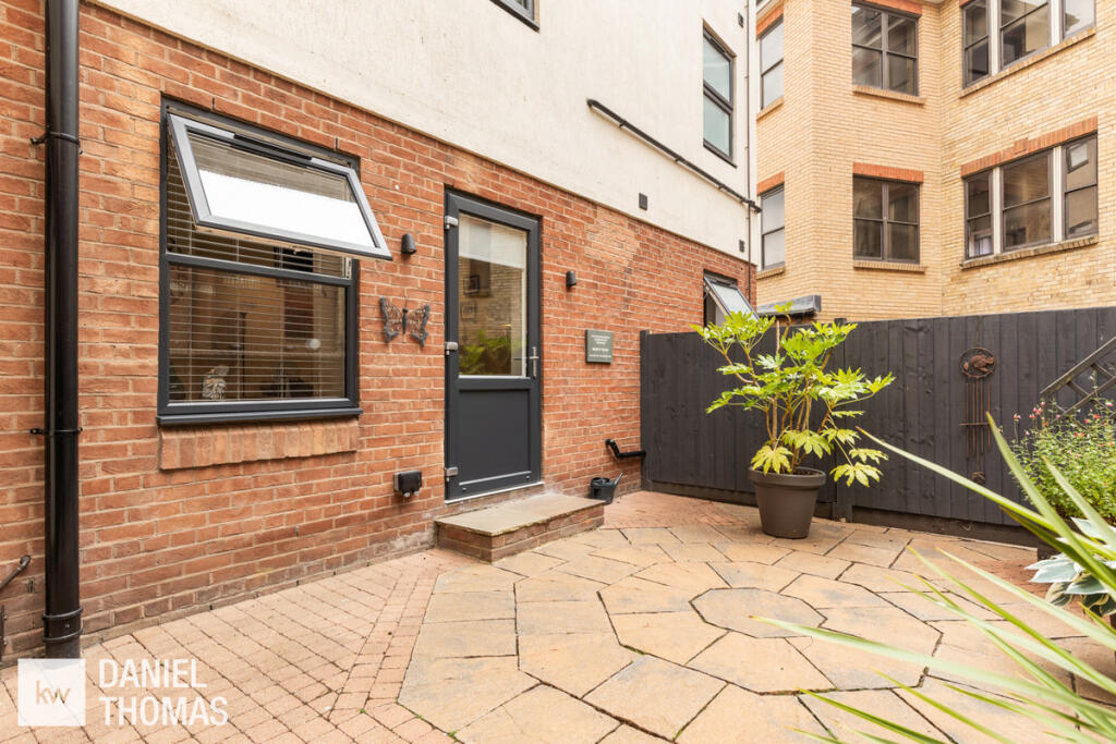 Apartment in Epping Forest, Waltham Abbey - View 3