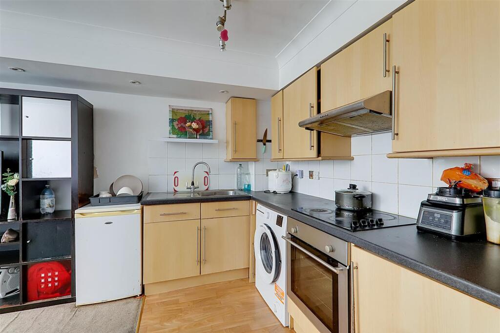 Apartment in Brighton - View 3