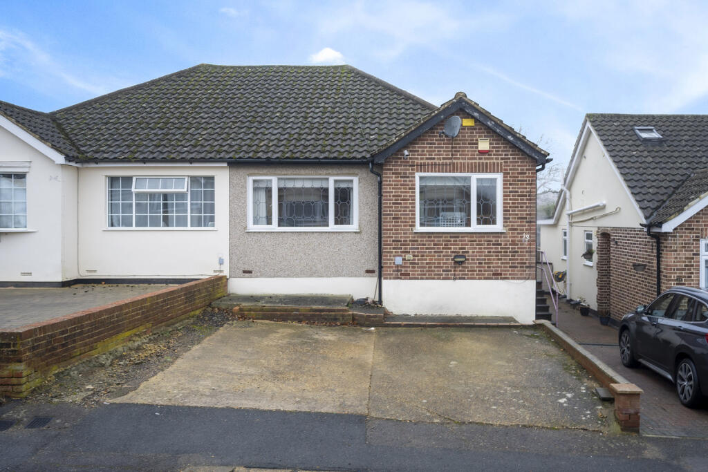 2-bed bungalow on Beverley Rise, Billericay, CM11, £375,000