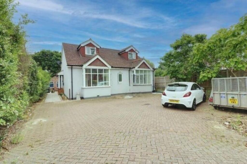 6-bed bungalow on Padnell Road, Waterlooville, £775,000