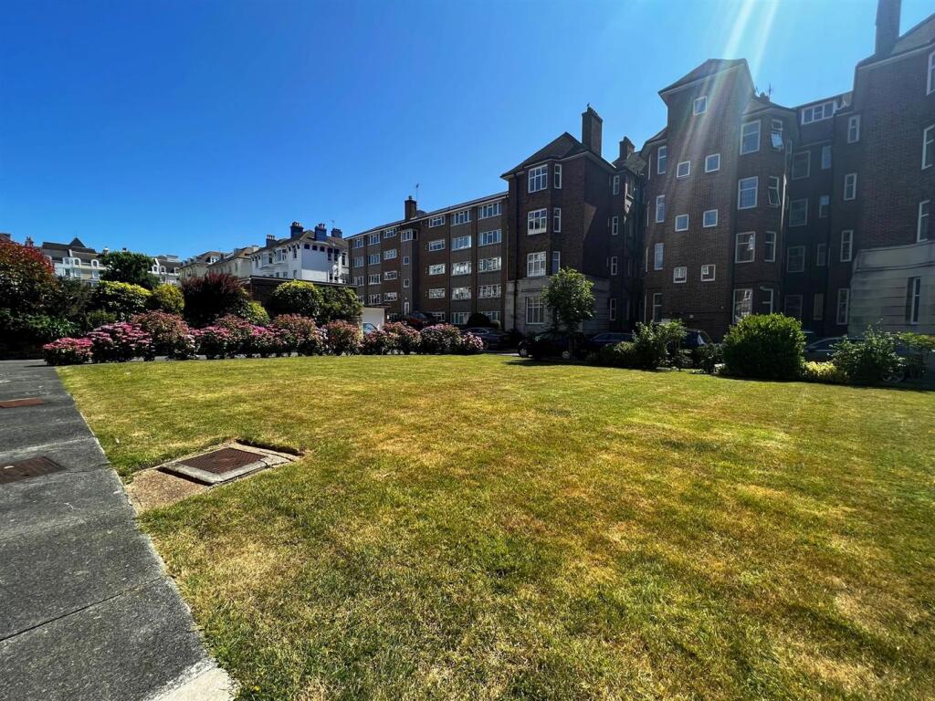 Apartment in Eastbourne, East Sussex - More