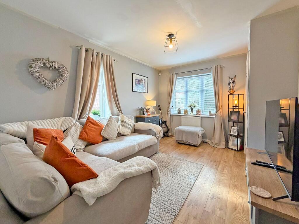 Holly Close, Codsall, WV8 photo 3