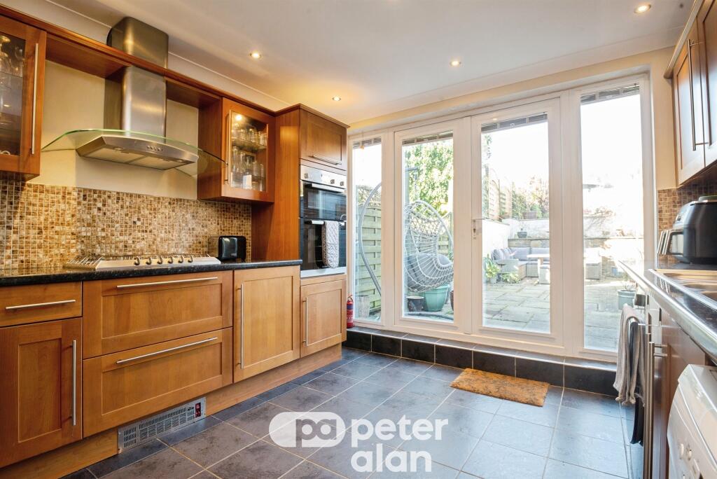 House in Newport - View 4