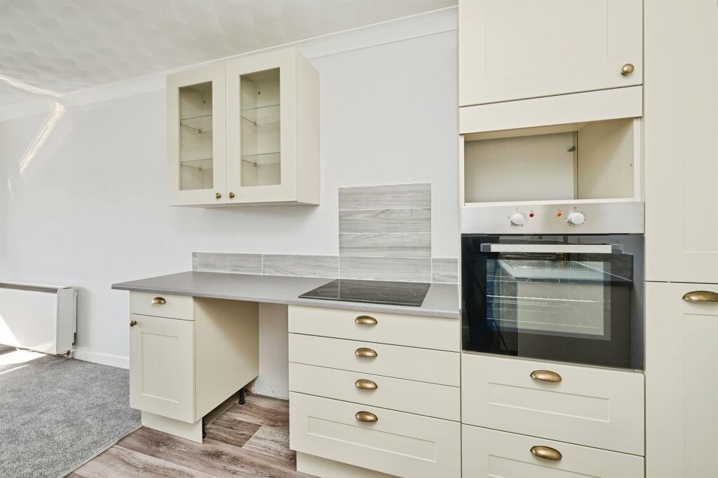 Apartment in Peterborough, Orton Longueville - View 5