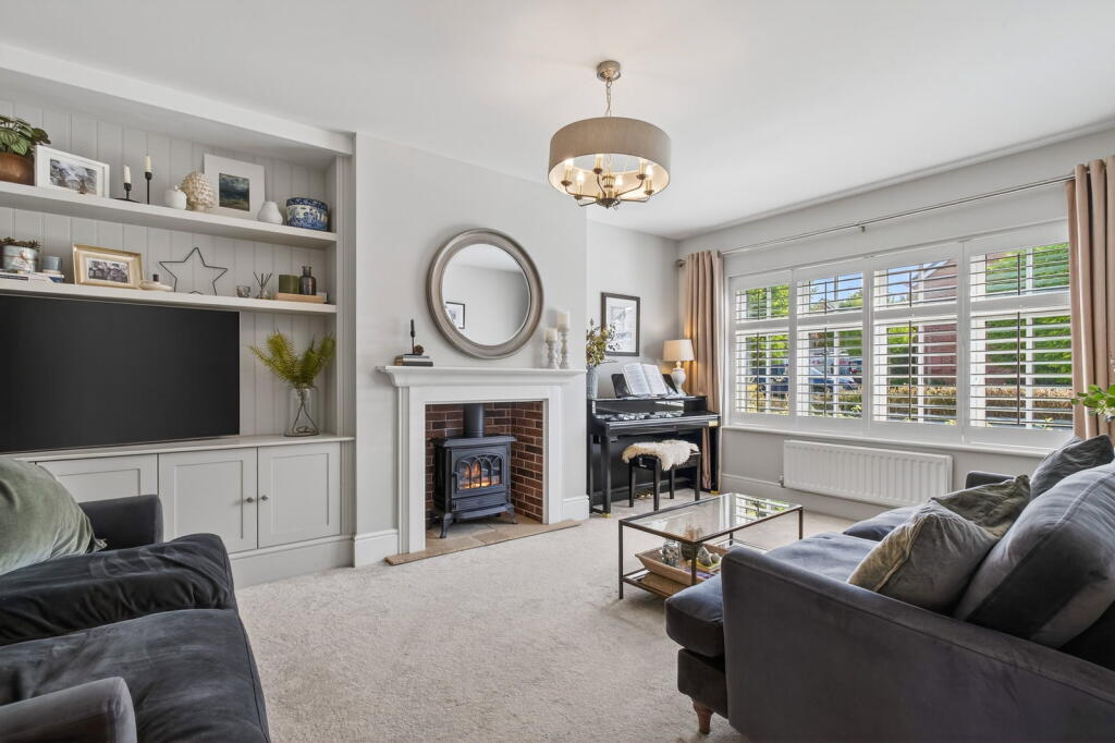 House in Barton Seagrave, North Northamptonshire - More
