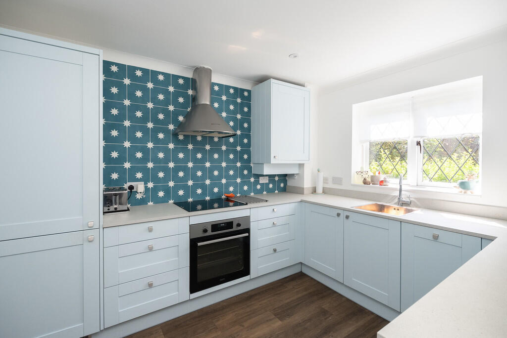 Apartment in Mole Valley, Tower Hill, Dorking - View 3