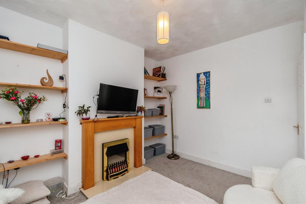 House in Wolverhampton, Low Hill - View 4