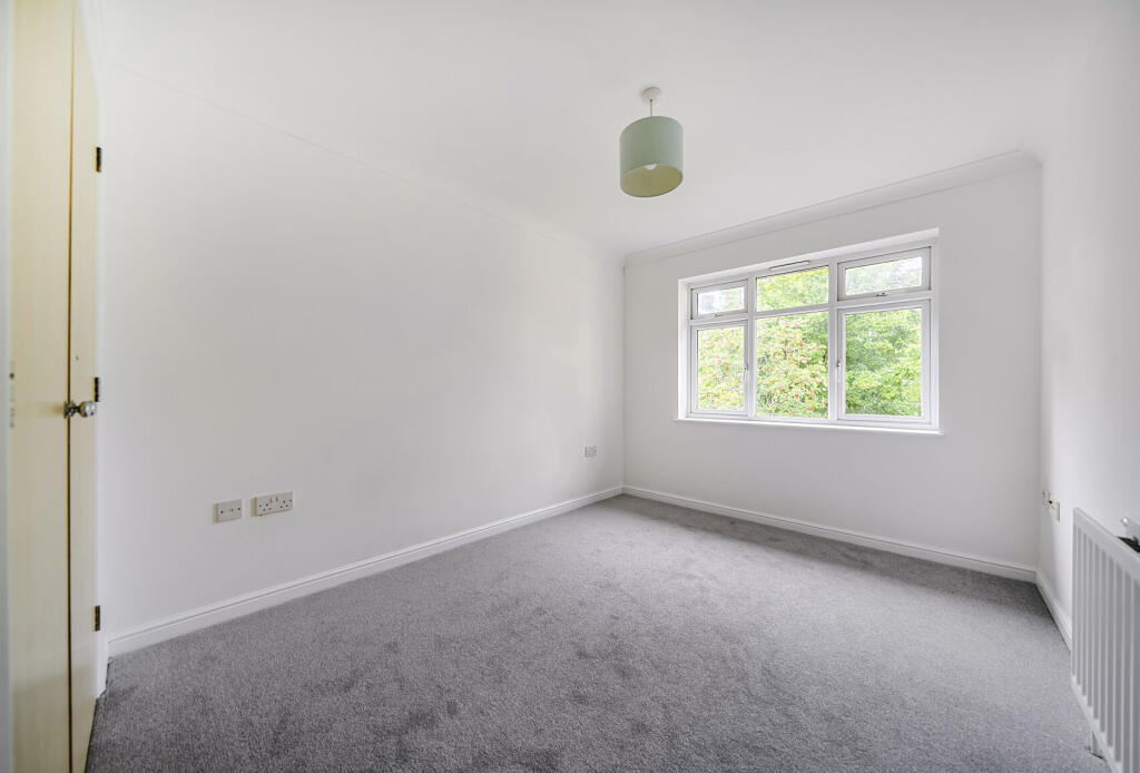Apartment in Tonbridge - More