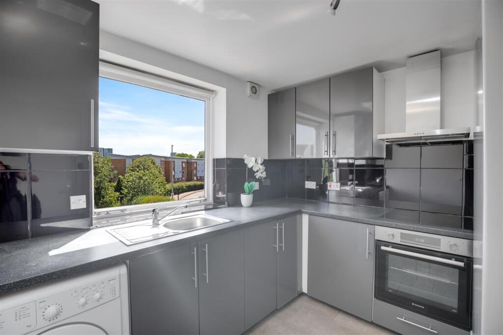 Apartment in London - View 3