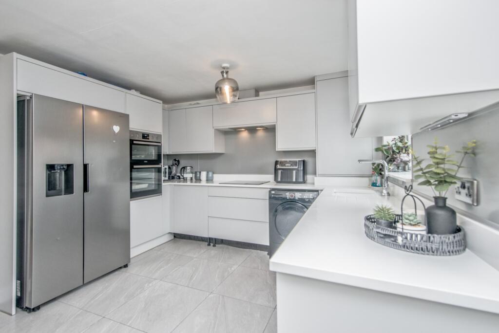 Clare Road, Cleckheaton, West Yorkshire, BD19 photo 4