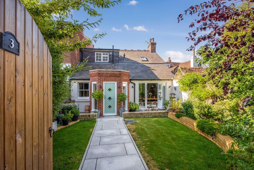 2-bed terraced on Wykeham Place, Fareham, £475,000